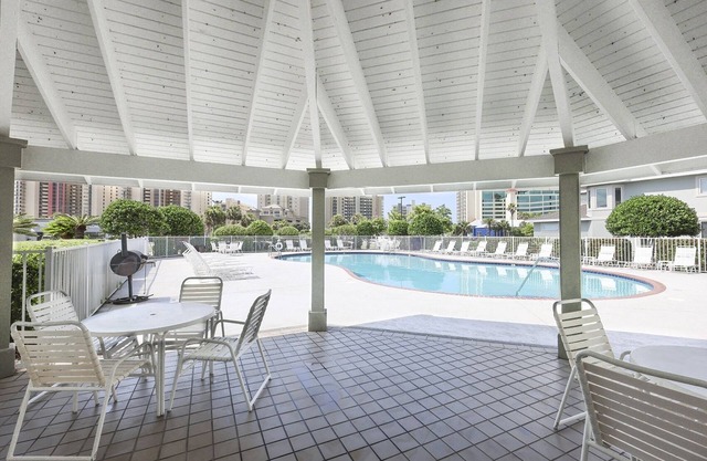 Romar Lakes 103a 2 Bedroom Condo