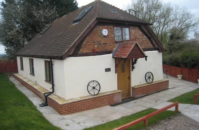 Romeo Cottage - Sleeps up to 5 - HOT TUB