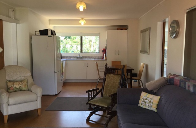 Ronas - Whiritoa Beach Bach