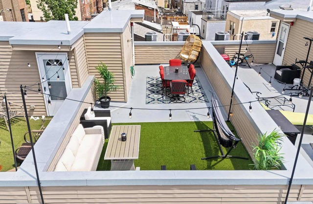 Roof Deck! 3 Bdrm, 3 ba, Prime Location!