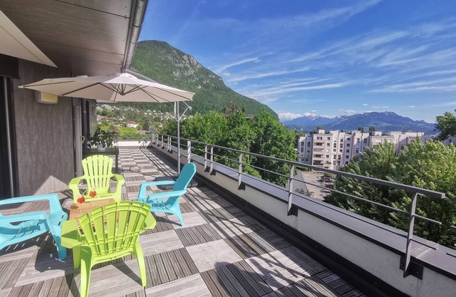 Rooftop apartment near lake and amenities