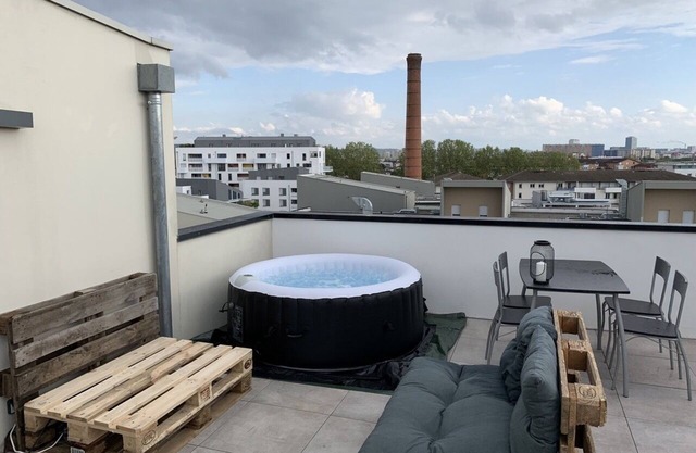Rooftop aux Arènes vue Pyrénées Avec Jacuzzi