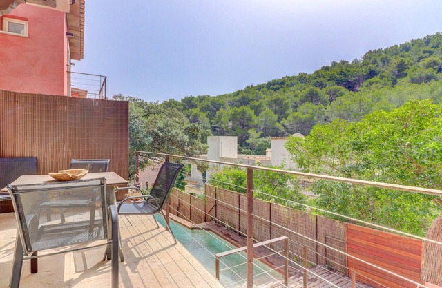 Rooftop Jacuzzi, walking distance to the beach