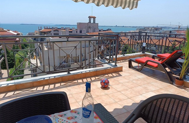 Rooftop sea view flat with huge terrace in peacefull part of Sveti Vlas