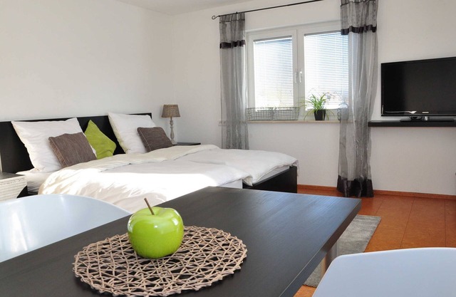 Room 1 - Pension N37 - modern furnished rooms in a quiet location