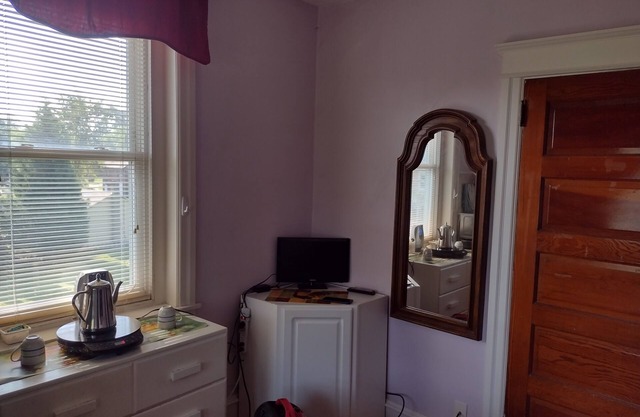 ROOM 2 PRIVATE BATH (FURNISHED)