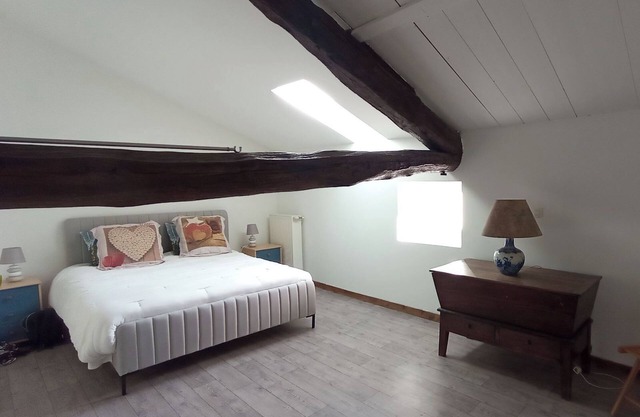 Room 'Chambre B' with Shared Pool, Wi-Fi and Air Conditioning