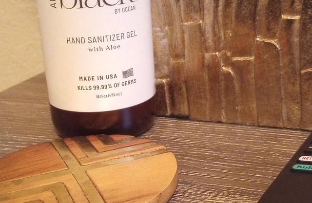 Room in spacious house with pool. Ideal for travel nurses & work-cation