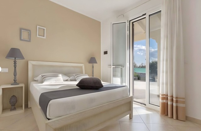 Room 'N 4 4A' with Shared Pool, Shared Garden and Wi-Fi