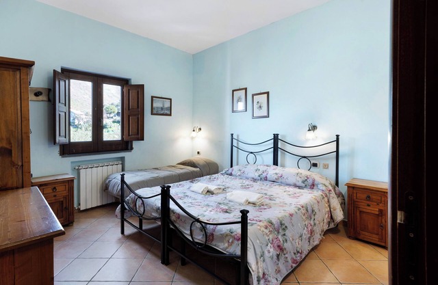 Room 'Pompei Con Vista Montagna' with Shared Terrace, Shared Garden and Wi-Fi