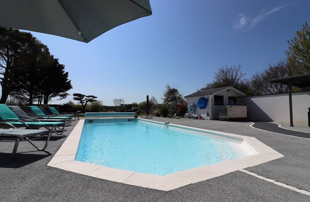 Room rental for 2 people with disabled access, small dog accepted