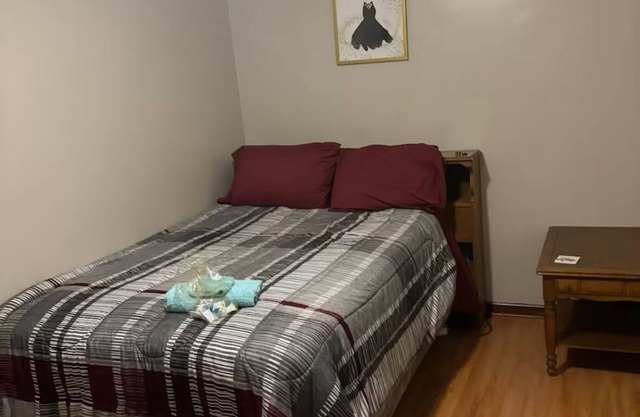 Room with a Full Bed in a quiet neighborhood. I-95, VSU, Fort Gregg Adams near