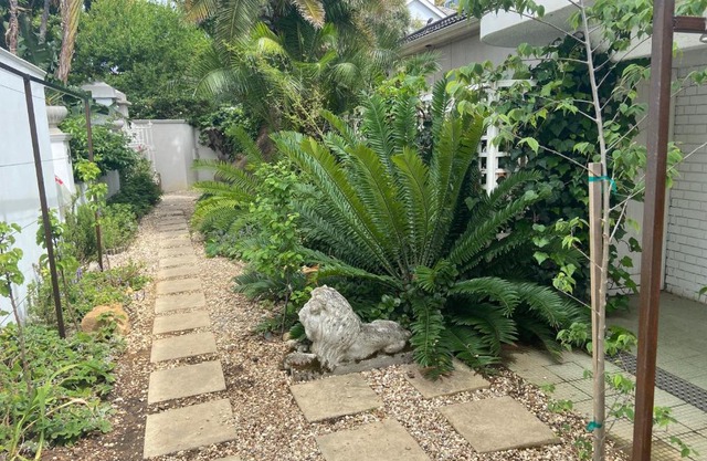 Room with en-suite bathroom in family home Green Point