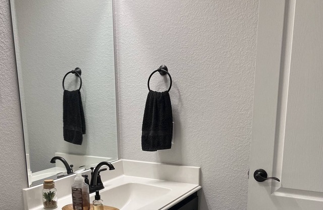 Rooms for rent in beautiful Heartland, TX just minutes from DFW!