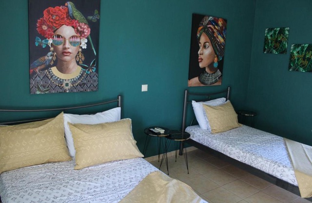 Rooms in town centre.