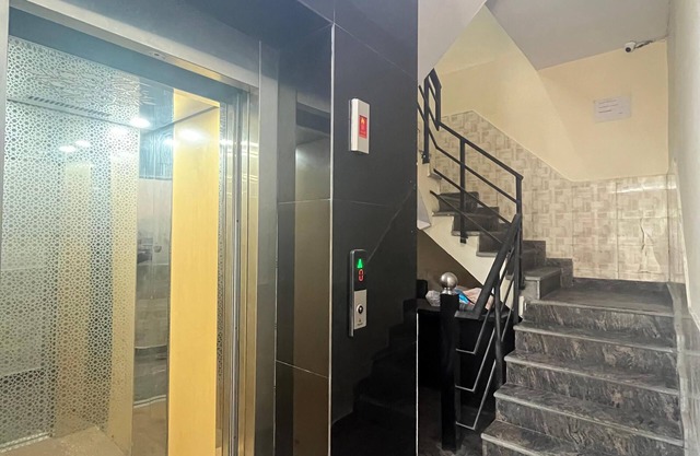 Roomshala 168 Startlight Suites