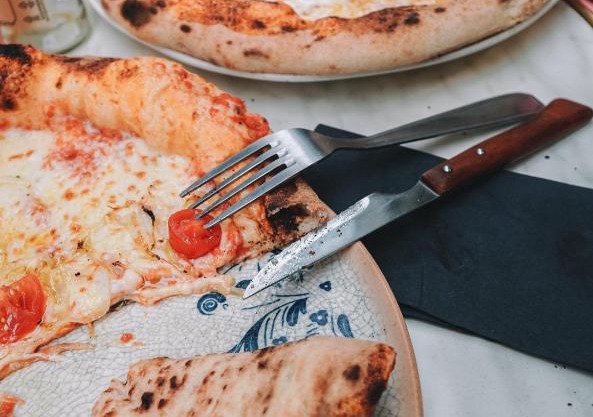 Roomshala125 Hotel Maharaja Near Vishwa Vidyalaya Metro Station