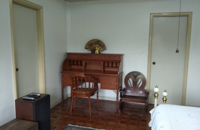 Roosevelt Avenue Penthouse (5 Bedrooms 5 Bathrooms)