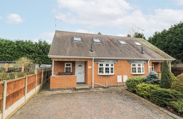 ROOSTER, family friendly, with a garden in Stourport-On-Severn