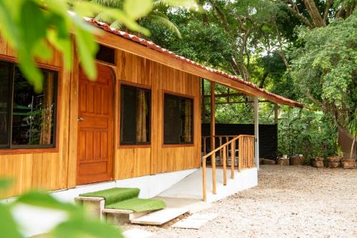 ROQUI Cozy Beachfront Cabin