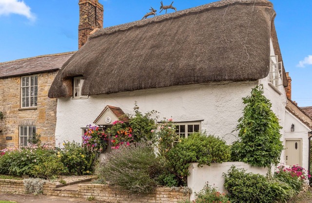 Rose Cottage - sleeps 5 guests in 3 bedrooms