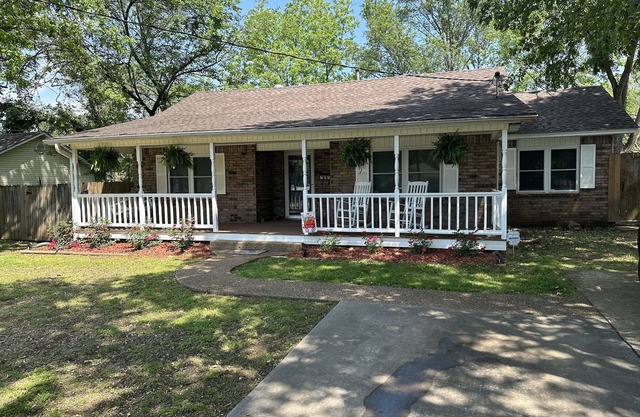 Rosewood Cottage…sleeps up to 7!—Cleaning fee included in nightly rate!