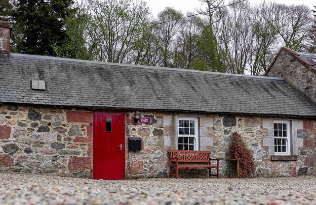 ROTTAL BOTHY, pet friendly, character holiday cottage in Kirriemuir