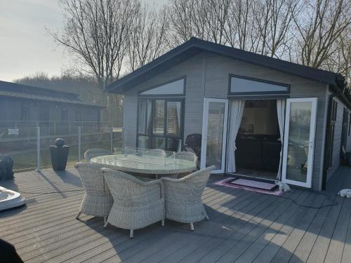 Routh 2-Bed Luxury Lodge Hot Tub & Lake View