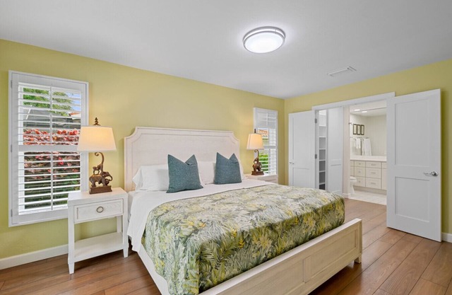 Rovigo Vacation Rental: Spacious Retreat with Panoramic Lake Views in Kings Lake. 4-BR, 4-Bathroom Home with Private Pool and just 3.4 Miles from the Vibrant 5th Ave and Naples Attractions!