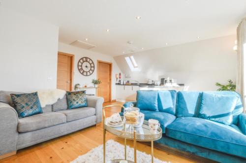 Rowan Tree Apartment - Modern Apartment, Free Parking & Views