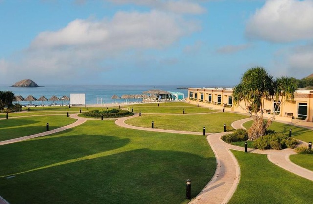 Royal Beach Hotel & Resort