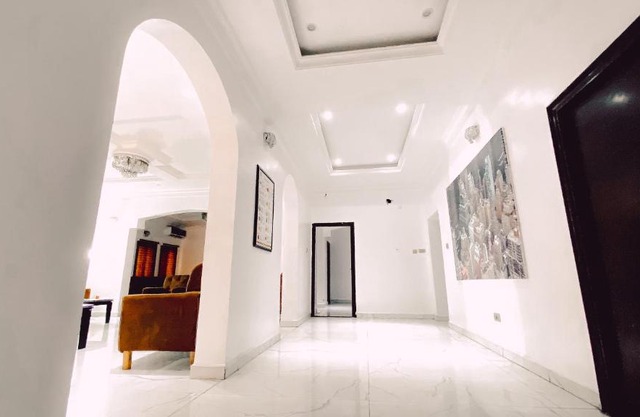 Royal Court Lounge & Boutique Hotel