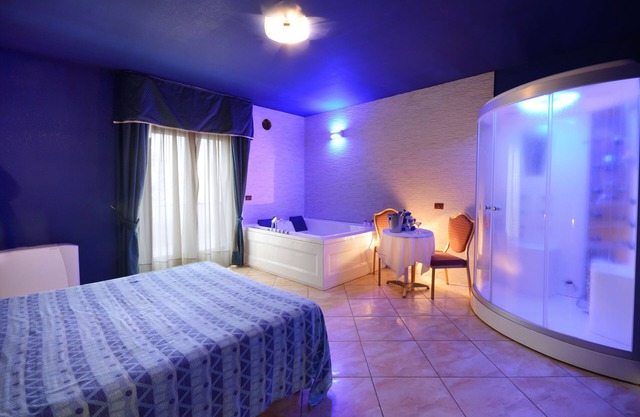 ROYAL DOUBLE ROOM - ROYAL HOTEL