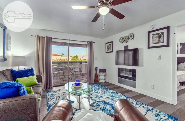 Royal Flush: Affordable Luxe Condo Steps from Salt River Fields & Entertainmen