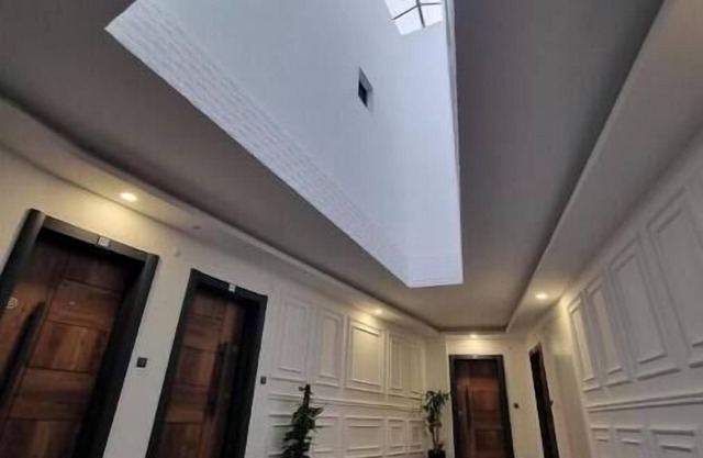 Royal Homes 406