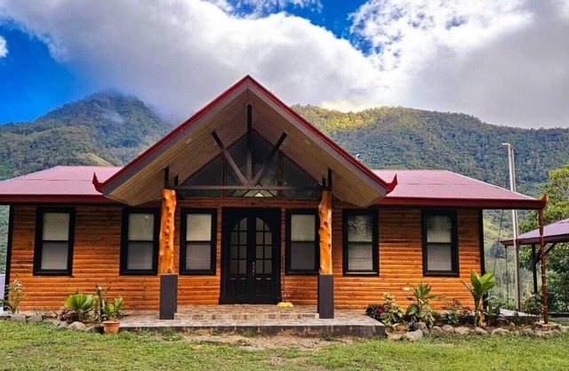 Rudy's Lodge: nDiscover the Ultimate Retreat, Relax, Recharge and Reconnect.