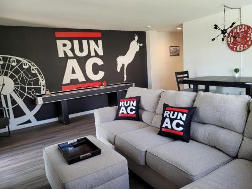 Run-AC Villa- Block from Ocean Casino & Waterpark!
