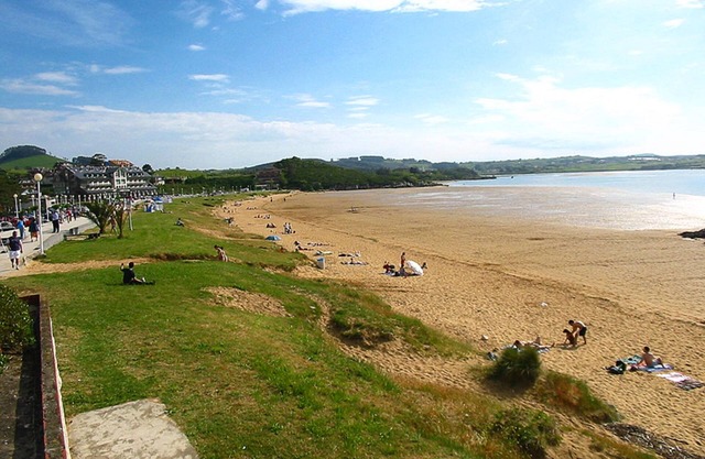 Rural apartment facing the beach with swimming pool and paddle tennis court.