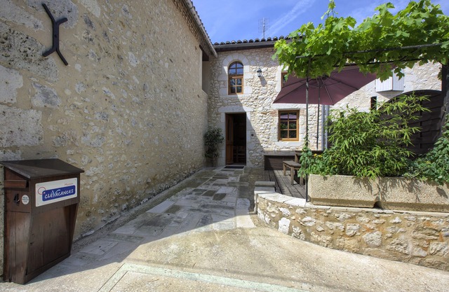 Rural cottage in the heart of the Bordeaux vineyards