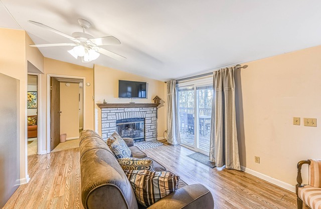 Rural, Dog-Friendly Home Tucked Into the Woods with Gas Fireplace and Free WiFi