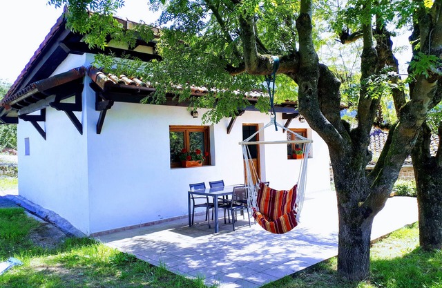 Rural house with garden and terrace between two natural parks.