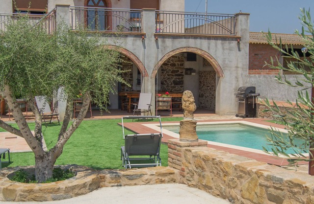 RURAL HOUSE WITH POOL IN GUALTA (BAIX EMPORDÀ, GIRONA)