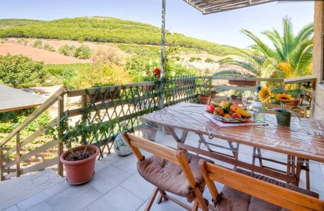 Rural house with terrace. Unique environment, close to the most beautiful beaches!