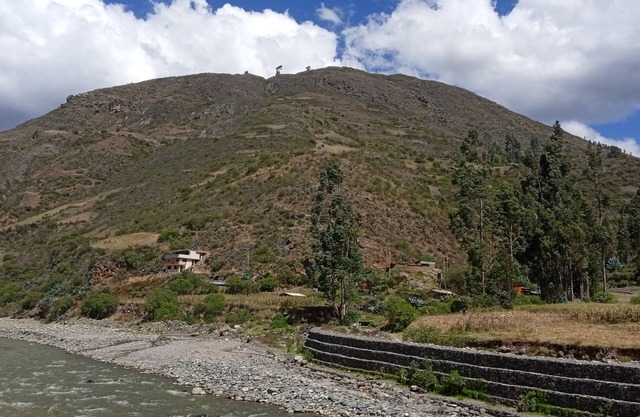 Rural house with views of mountains, river and Cordillera Blanca