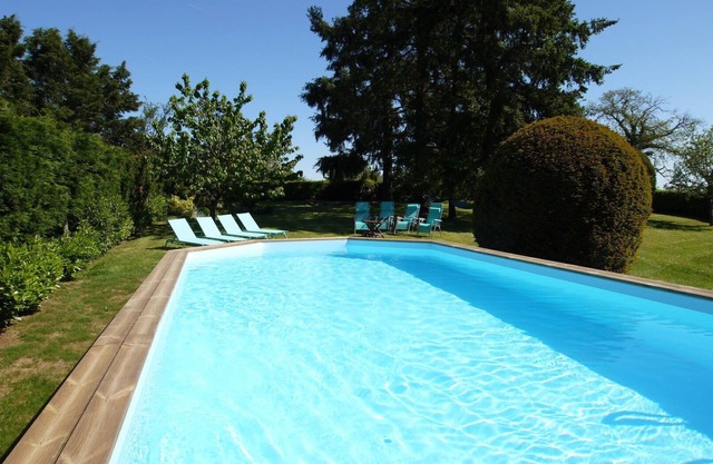 Rural Vendéen farmhouse with pool, fully renovated, located in a quiet hamlet.