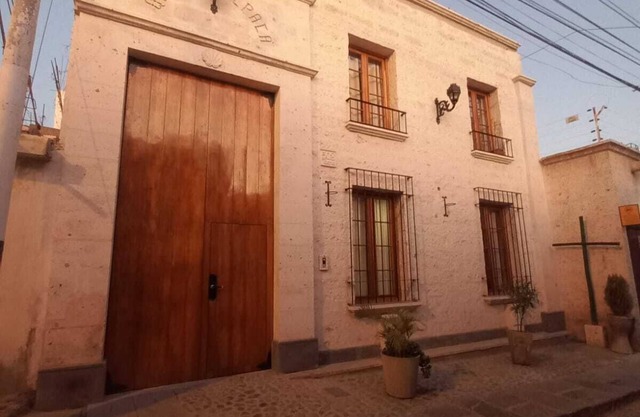 Rustic apartment on the 1st floor one block from the Mirador de Yanahuara.