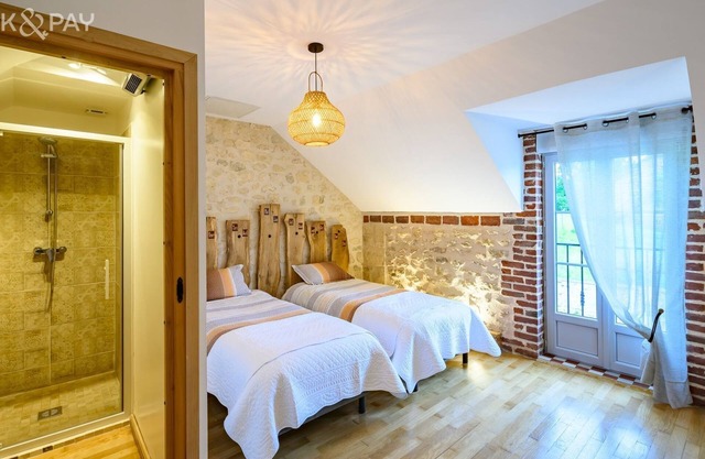 Rustic barn in the countryside. Perfect for recharging your batteries!