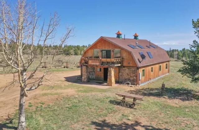 Rustic Barn on 51 Acres