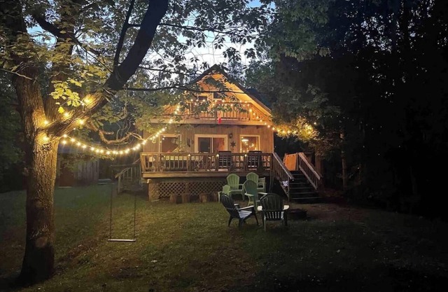 Rustic cabin w/Games near Lake & National Park