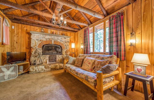 Rustic Cabin with Outdoor Deck, Woodland Views - Close to Town